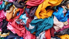 Impatto ambientale dei tessili: nuovi standard Ue per abbigliamento e calzature