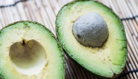 Avocado richiamati dai supermercati, possibile intossicazione da botulino