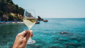 I migliori vini sotto i 20 euro da abbinare al pesce