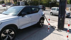 Incentivi auto elettrica 2025, fino a 11mila euro con rottamazione