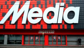 MediaWorld e Unieuro in mano ai cinesi di Jd.com, che fine fanno i lavoratori italiani