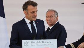 La crisi del debito in Francia tiene sotto scacco il mercati