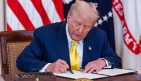 L’Ue non accetta il ricatto di Trump per i dazi al 15%