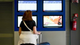 Attacco hacker agli aeroporti, ritardi e cancellazioni: perché andrà sempre peggio