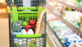 Aumentano ancora i prezzi dei beni alimentari, anche se l’inflazione scende