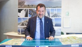 Ponte sullo Stretto a rischio tra contratti invisibili e dubbi dell’Ue