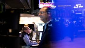 Mercati ostaggio delle banche centrali. Powell (Fed) cambia toni