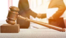 L’assegno di mantenimento si azzera dopo il divorzio, la nuova sentenza