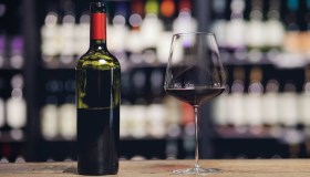 Prezzi del vino italiano crollano a causa dei dazi USA, cantine perdono 61 milioni in un solo mese