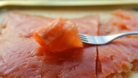 Salmone affumicato richiamato per listeria, i lotti contaminati
