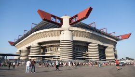 San Siro, il Comune aiuta Inter e Milan: vendita scontata a 161 milioni