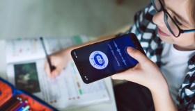 Scuola, 8 studenti su 10 usa l’AI: il 36% dei docenti lo ignora