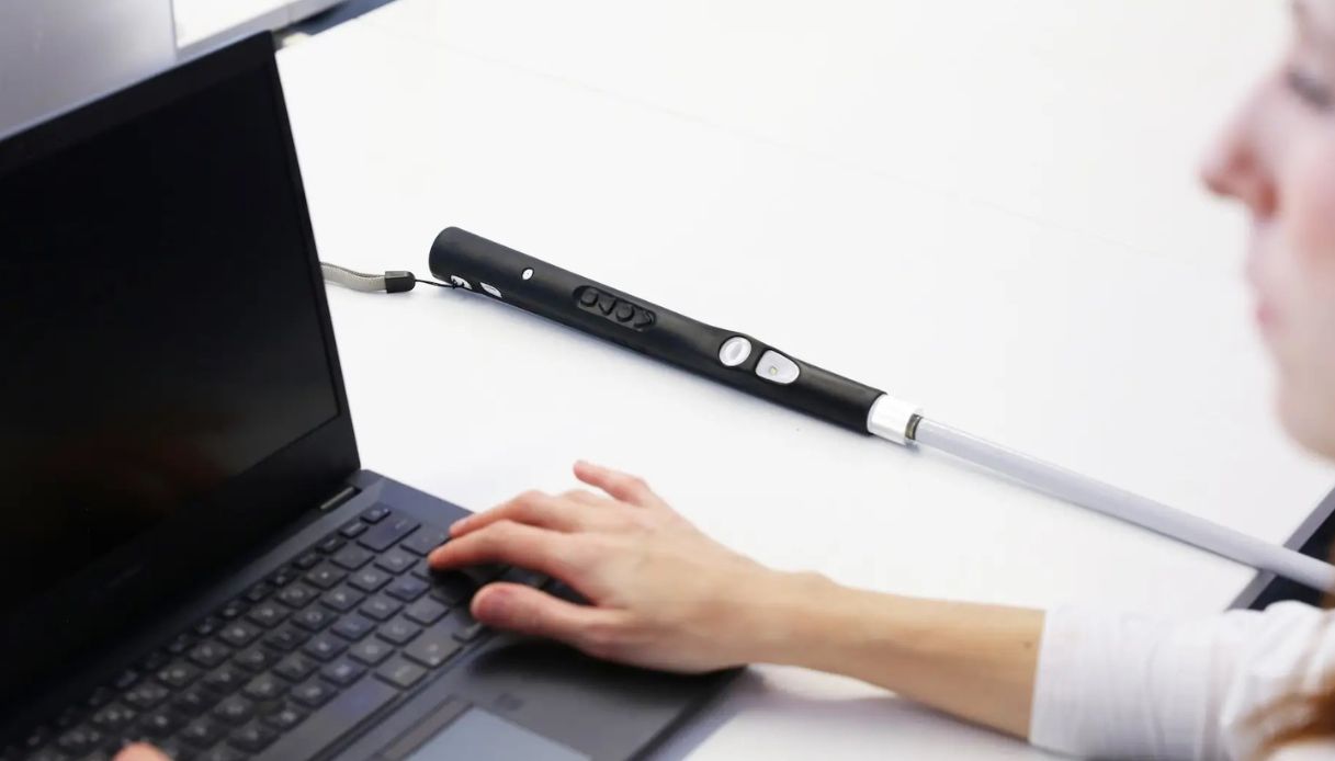 Bastone WeWalk per non vedenti