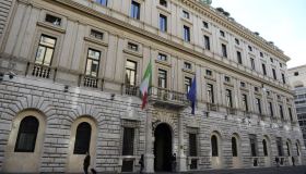 Aumenti sul contratto, 2.500 euro in busta paga ai dipendenti delle Pa locali