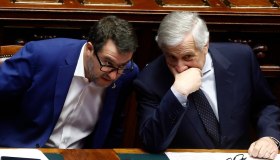 Scontro Salvini-Tajani, 5 miliardi dalle banche alle famiglie: “Roba da Unione Sovietica”