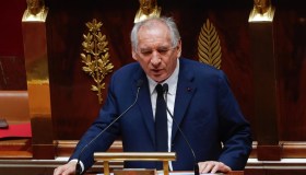 Cade il governo Bayrou in Francia, reazione a catena sulle borse europee