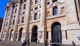 La Borsa del 23 settembre, Piazza Affari chiude in positivo ma è frenata da Mediobanca