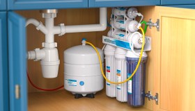 Meglio acquistare un depuratore d’acqua o usare delle caraffe filtranti?