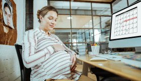 Caso Amabile-Strazzer: possono non rinnovarmi il contratto se sono incinta?