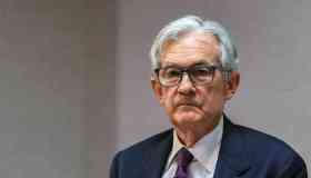 Powell frena su taglio tassi. Rischi da valore azioni “troppo elevato”