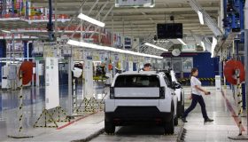 Regole Ue sulle auto elettriche, Stellantis preme sul governo per eliminarle