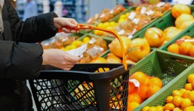 Dove conviene fare la spesa per risparmiare fino a 3.700 euro?