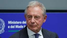 Licenziamenti Yoox, Urso convoca il tavolo di crisi