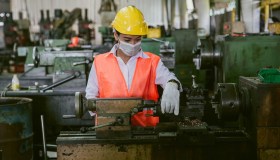 Aumenta il costo del lavoro in Italia, le grandi imprese sono le più penalizzate