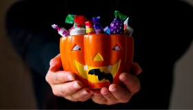 Aumenta il prezzo di dolci e caramelle ad Halloween 2025, tutti i rincari