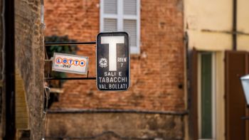 Manovra, sigarette pi care fino a 1,5 euro a pacchetto: quando scatta l' aumento Manovra, sigarette pi care fino a 1,5 euro a pacchetto: quando scatta l' aumento