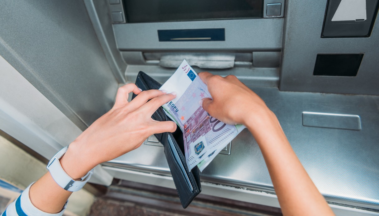 Mps e Banco Bpm tentano la fusione, la "terza via" per bloccare l'offerta di Intesa Sanpaolo e Unipol