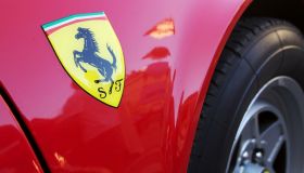 Azioni Ferrari in discesa, target price aggiornato al ribasso: i nuovi importi