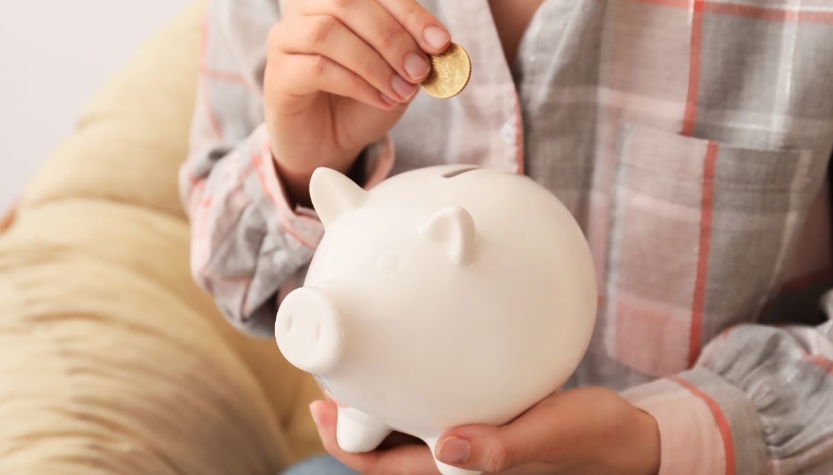 gli italiani non riescono a risparmiare e aumenta la paura per il futuro