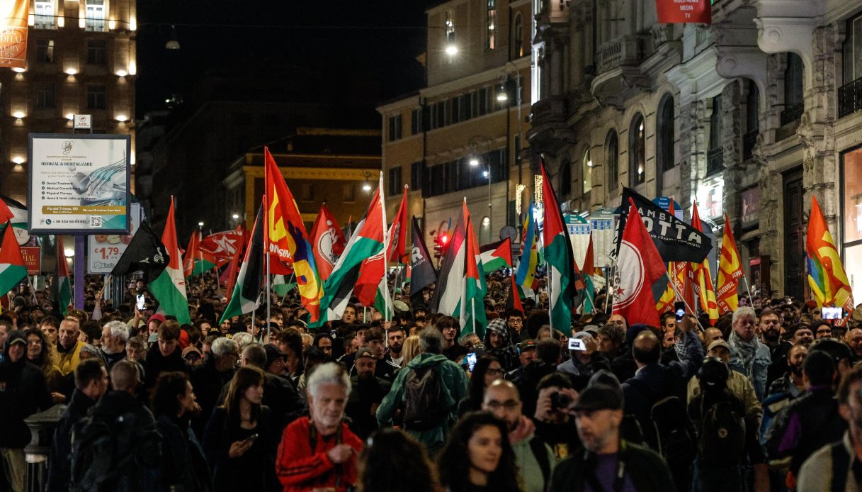 Manifestazione contro il blocco della Flotilla