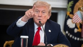 Israele e Hamas, la pace annunciata da Trump: genocidio in pausa mentre si progetta il resort