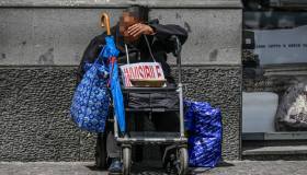 Rischio povertà, Campania e Calabria ultime in Europa: paradosso italiano