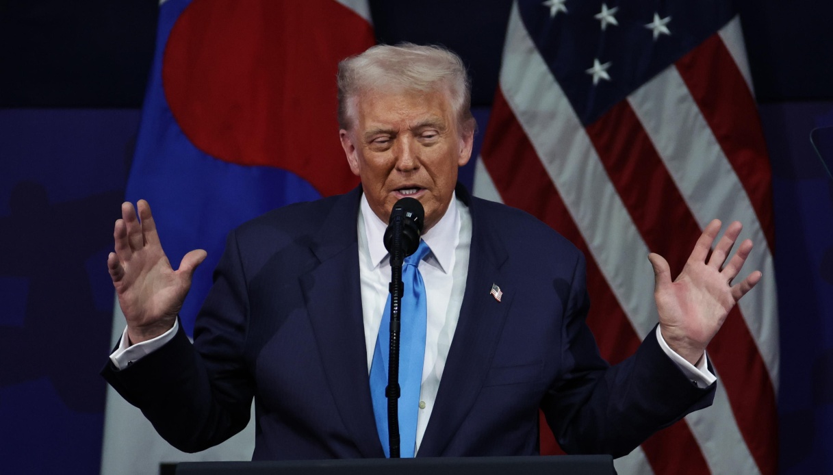 Trump torna indietro e abbassa i dazi, la cessione sul Fentanyl della Cina