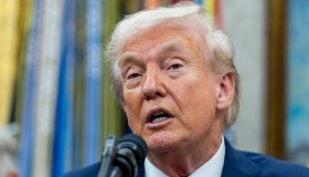 Bitcoin crolla a 108.000 dollari dopo le minacce dazi di Trump alla Cina