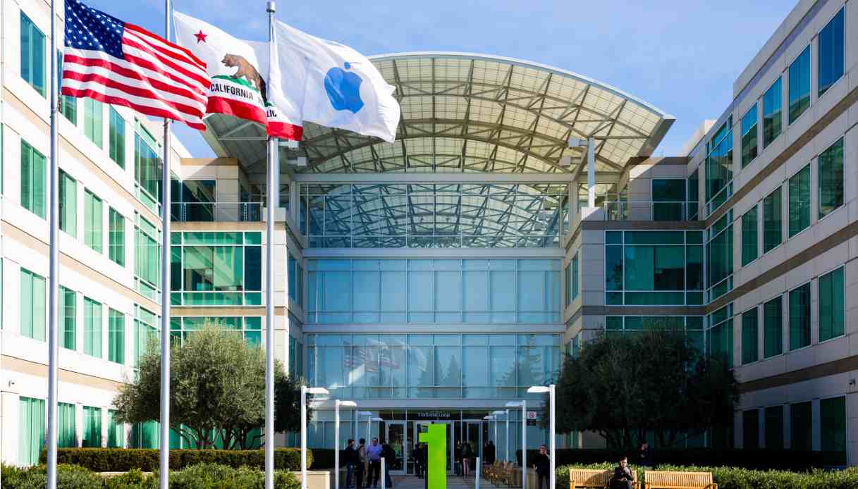 Apple vola a 4.000 miliardi di capitalizzazione Apple vola a 4.000 miliardi di capitalizzazione