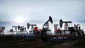 Petrolio vola (+3%) dopo le sanzioni Usa sulle major petrolifere russe