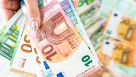 Tassi dei prestiti italiani più alti d’Europa, famiglie a rischio indebitamento