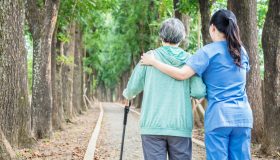 Decreto Flussi 2026-28, nuove regole per badanti e colf: cosa cambia