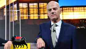 Eni supera le attese: utile 9 mesi in crescita e buyback a 1,8 miliardi