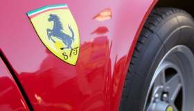 Ferrari riduce le esportazioni nel Regno Unito a causa delle tasse per i più ricchi
