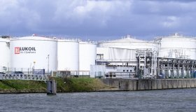 Lukoil vende gli asset esteri, cosa cambia con le sanzioni di Trump sul petrolio