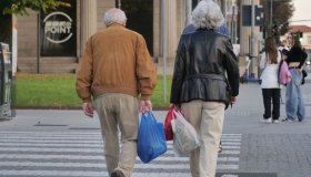 Pensioni più alte in Manovra, 20 euro in più al mese ma solo per gli over 70