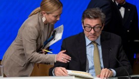 12 miliardi in Difesa, l’Italia si indebita con l’Ue: da dove arrivano i soldi