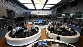 Borse europee in rosso: dubbi su percorso Fed. Attesa dati post-shutdown