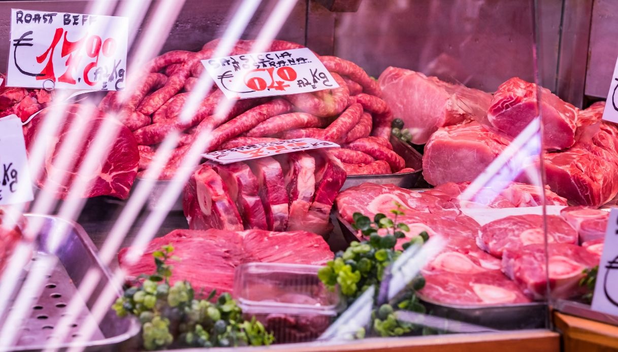 Aumenti sulla carne, di quanto sono saliti i prezzi in Italia e perché Aumenti sulla carne, di quanto sono saliti i prezzi in Italia e perché