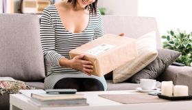 Tassa sulla fast fashion di 2 euro a pacco, la stretta di Ue e Governo